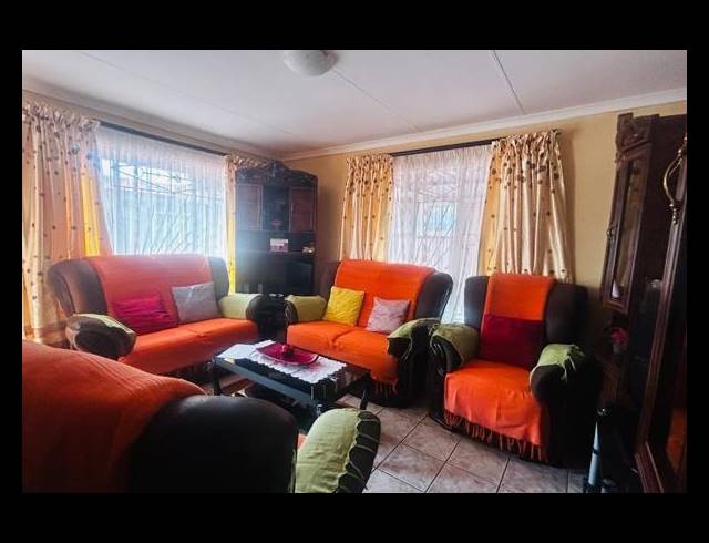2 BEDROOM HOUSE FOR SALE IN GEELHOUTPARK